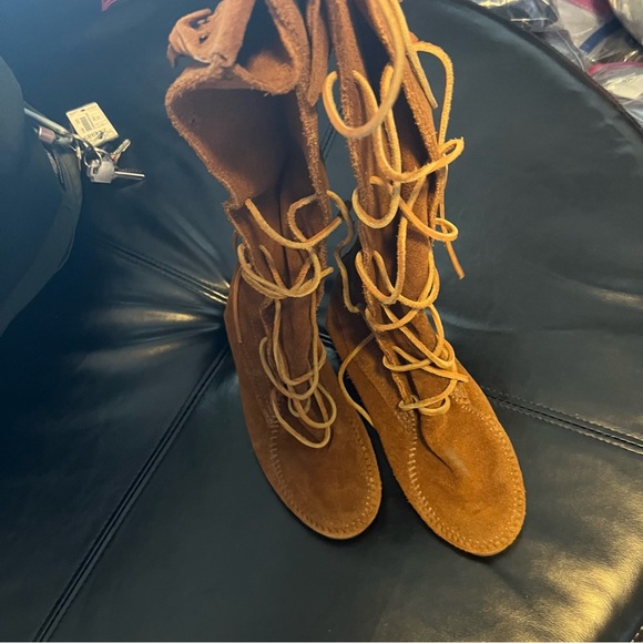 Minnetonka Brown Suede Front Lace Knee High Boot Size 8 - Picture 4 of 9